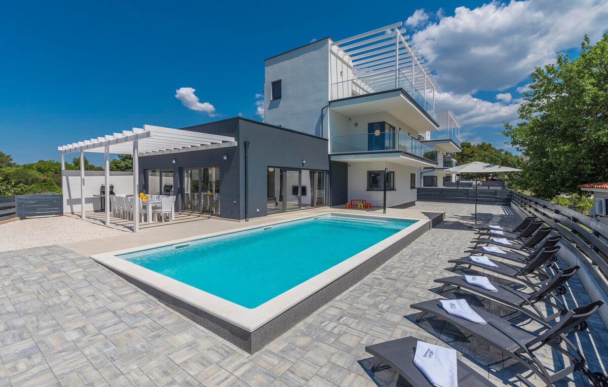 VILLA LUNA